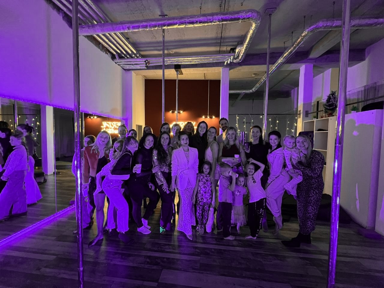 Community des Aerial Sportstudio bei einem Event