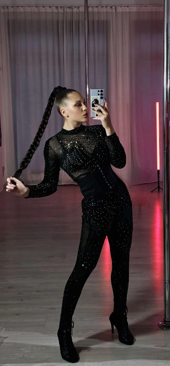 Kristina, Trainerin für Poledance, Akrobatik, Stretching und Kids